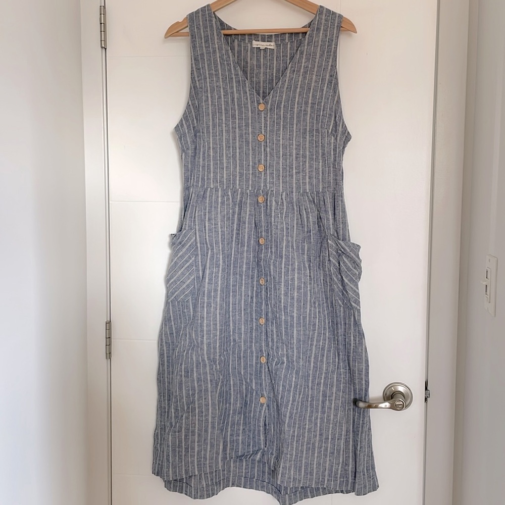 Sleeveless button down summer dress - Size M
